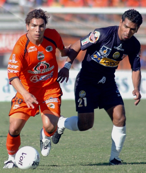 Salvador Cabañas con la playera de Jaguares (JAM Media)