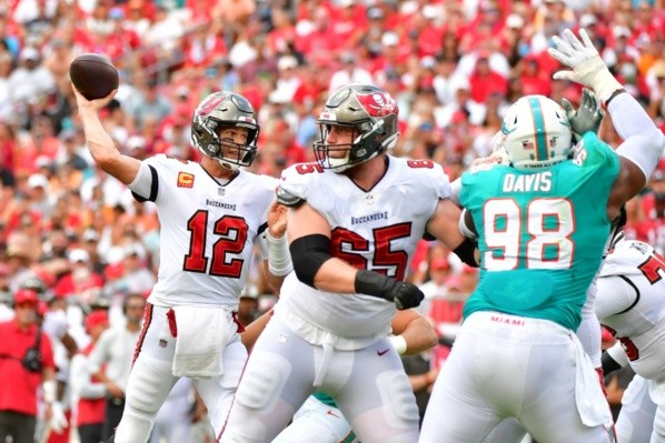 Tom Brady ante Miami Dolphins (Getty)