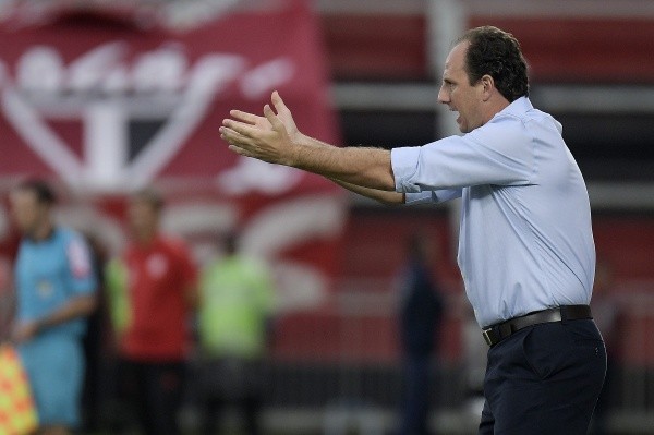 RIO DE JANEIRO, BRASIL - 02 DE JULHO: Rogerio Ceni, treinador principal de São Paulo reage durante a partida entre Flamengo e São Paulo como parte da Série A do Brasileiro de 2017 no Estádio Ilha do Urubu em 02 de julho de 2017 no Rio de Janeiro, Brasil.  (Foto de Alexandre Loureiro / Getty Images) *** Legenda local *** Rogerio Ceni-Not Released (NR)