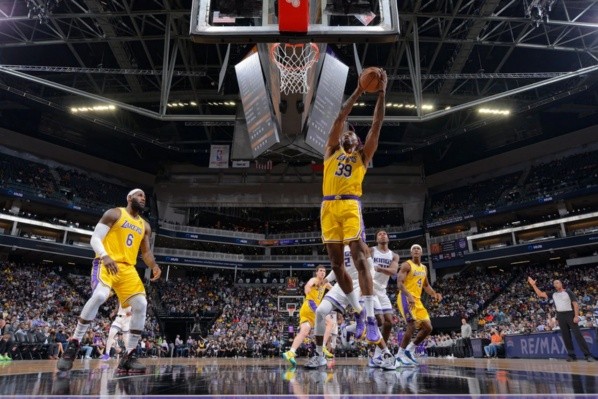 Los Angeles Lakers en duelo ante Sacramento Kings (Getty Images)