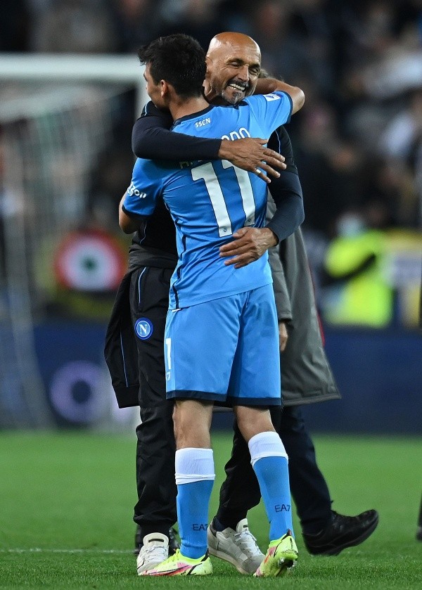 Chucky y su DT se funden en un abrazo el 20 de septiembre (Getty Images)