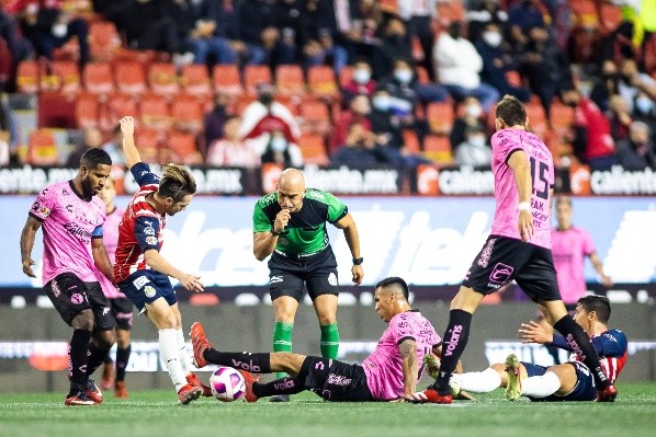 ¿Tendría que haber expulsado a Zaldívar? (Imago 7)