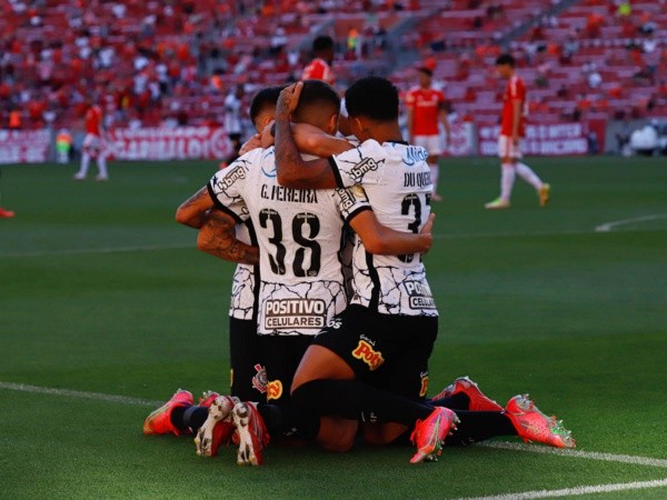 Nos acréscimos, Corinthians leva empate do Internacional pelo