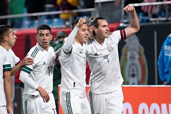 Santi y Piojo se juntaron para un gol del Tri (Imago 7)