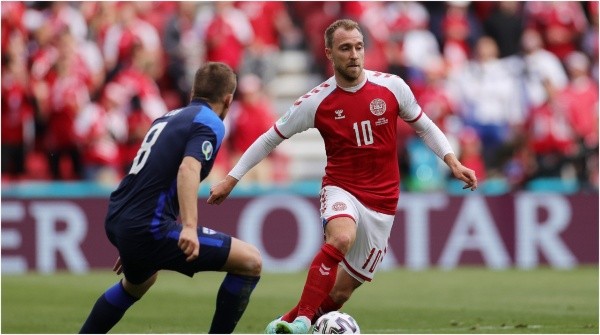 Christian Eriksen, antes de sufrir su desplome en Dinamarca vs Finlandia