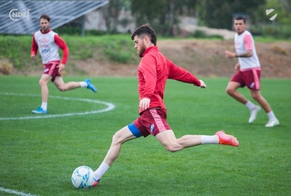 FM Rio 90.9 online - HOY SE REANUDA EL FÚTBOL URUGUAYO. LOS PARTIDOS:  JUEVES 5 DE OCTUBRE Racing-Nacional Estadio Centenario, 20 horas. VIERNES 6  DE OCTUBRE Montevideo City Torque-La Luz Estadio Centenario