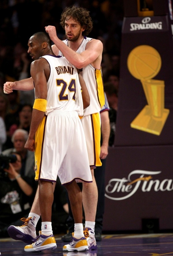 Pau Gasol y Kobe Bryant en las finales NBA del 2009 (Getty Images)