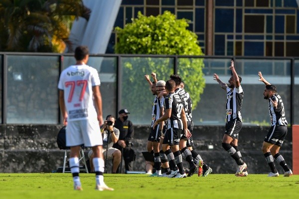 Herói do acesso do Botafogo à elite, Rafael Navarro declara: 'Agora estou  focado no título' - ISTOÉ Independente