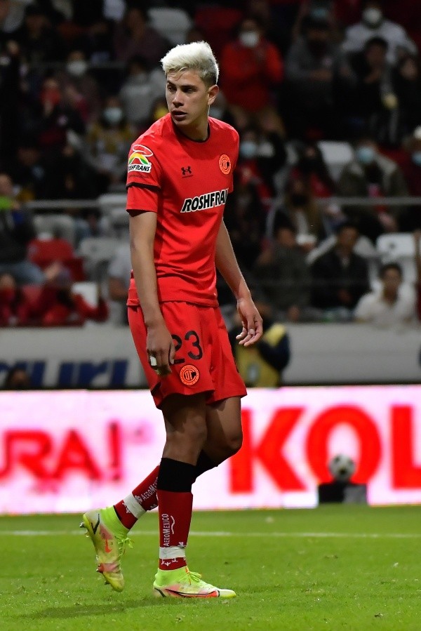 Haret Ortega mirando de manera desafiante a Talavera (Imago 7)