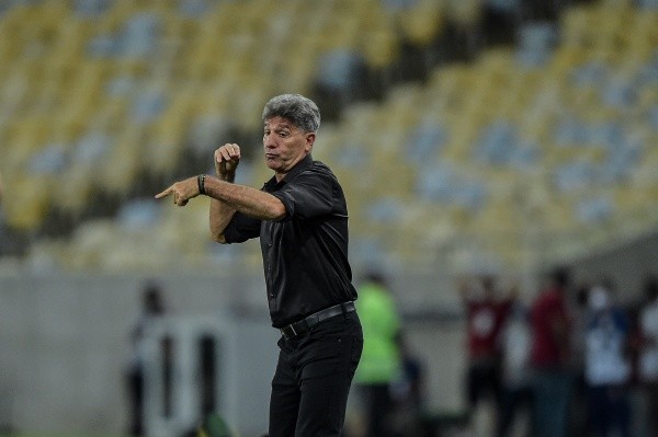 Foto: Thiago Ribeiro/AGIF | Renato Gaúcho é bastante criticado por postura na Arena do Grêmio