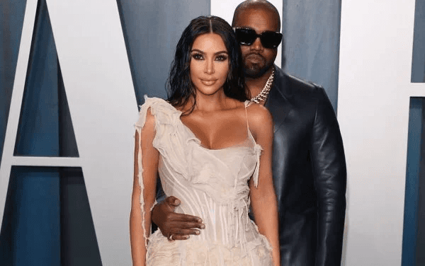Kim Kardashian e Kanye West se casaram em 2014, e tiveram seu processo de divórcio confirmado em fevereiro deste ano - Imagem: Reprodução