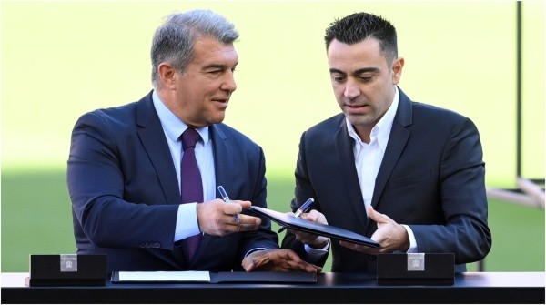 Xavi Hernández y Joan Laporta