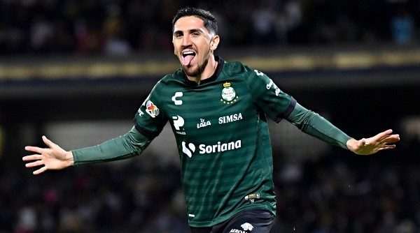 Ciudad de Mexico, 4 de noviembre de 2021. Diego Valdes en festejo de gol durante el partido de la jornada 11 del torneo Grita Mexico Apertura 2021 de la Liga BBVA MX , entre los pumas de la UNAM y Santos Laguna celebrado en el Estadio Olímpico Universitario. Foto: Imago7/Etzel Espinosa