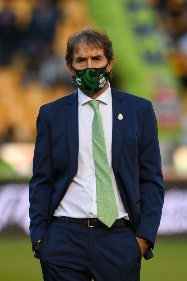 Guillermo Almada, desilusionado por ser eliminado del torneo (Imago 7)