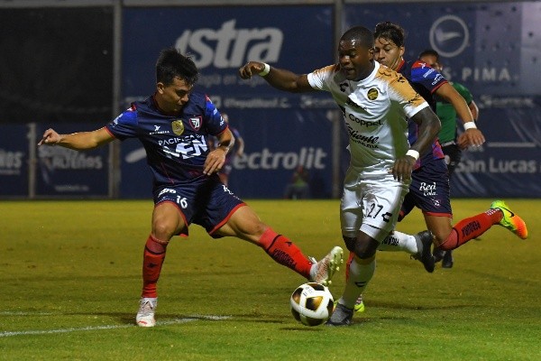 Jonathan Bentacuort fue el MVP de la noche.(Foto: Imago 7)