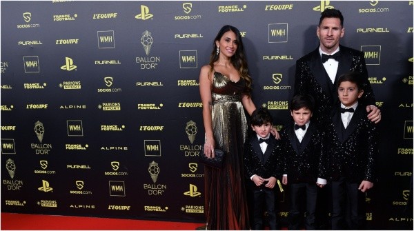 Messi, su esposa Antonela Roccuzzo y sus hijos en la gala del Balón de Oro 2021