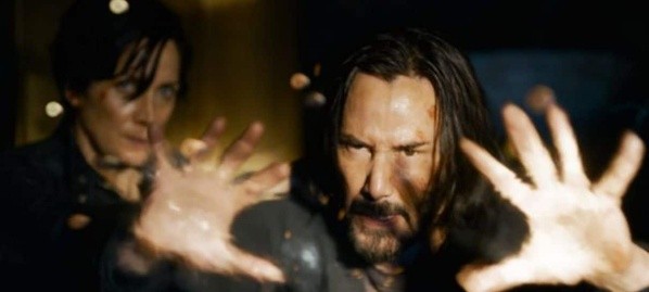 Keanu Reeves e Carrie-Anne Moss retornam para o elenco de Matrix - Imagem: Reprodução