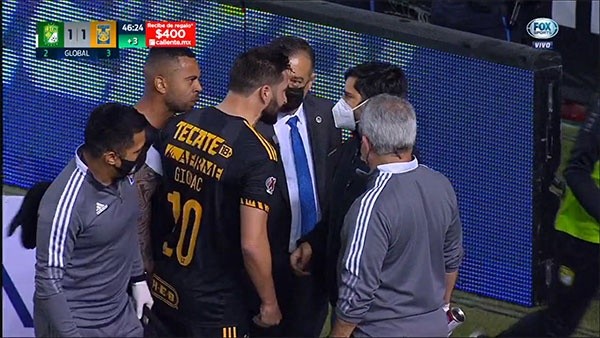 Gignac, enfurecido con el doctor de Liga MX (Fox Sports)
