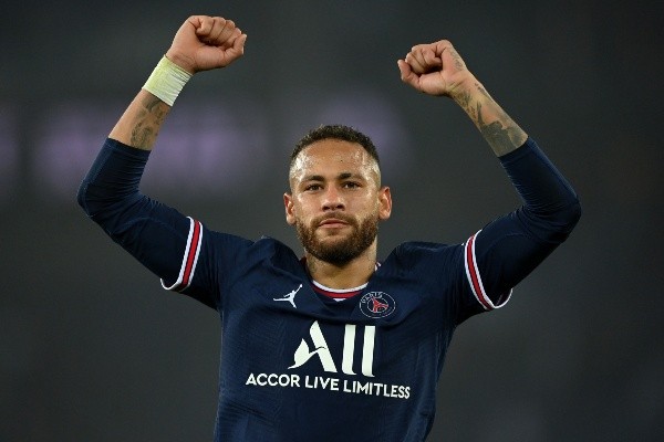 Neymar recebe apoio de Nenê do Vasco em Paris (Photo by Justin Setterfield/Getty Images)