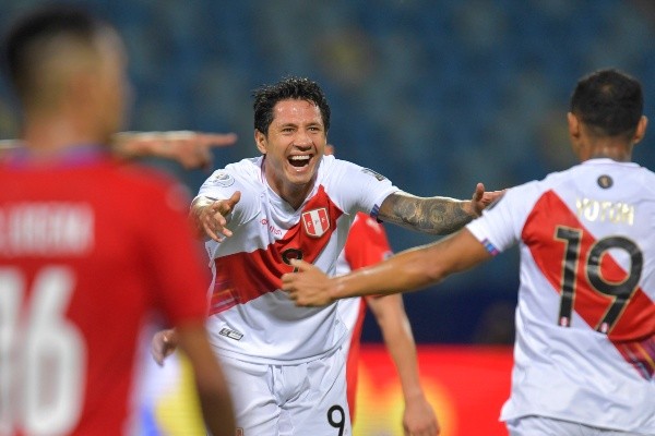 Gianluca Lapadula celebra en la Copa América pasada. Foto: Getty