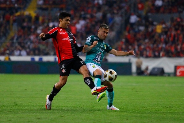 Jean Meneses, enfadado con Marco Antonio Ortiz (Imago 7)