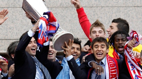 Sergio Agüero, junto a Eduardo Salvio y José Antonio Reyes en la obtención de la Europa League