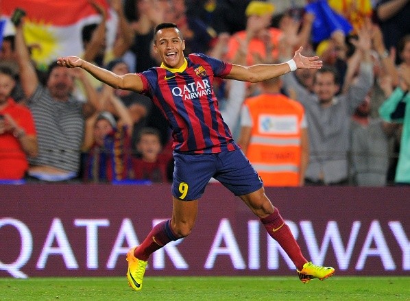 BARCELONA, SPAIN - OCTOBER 26:  Alexis Sanchez of FC Barcelona celebrates after scoring his team's 2nd goal during the La Liga match between FC Barcelona and Real Madrid CF at Camp Nou stadium on October 26, 2013 in Barcelona, Spain.  (Photo by Denis Doyle/Getty Images)-Not Released (NR)
