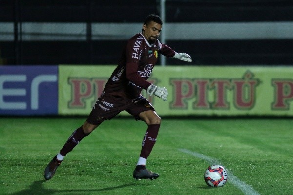 Goleiro Ruan Carneiro deixa o Brusque FC, Esporte