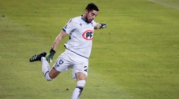 16 DE ABRIL DE 2021/TALCAHUANOArquero de Huachipato Gabriel Castellón patea balon, durante el partido valido por la fecha 4 del Campeonato Nacional AFP Vital 2021, entre Huachipato y Ñublense, disputado en el Estadio CAP.FOTO: CAMILO CASTRO SANHUEZA/AGENCIAUNO