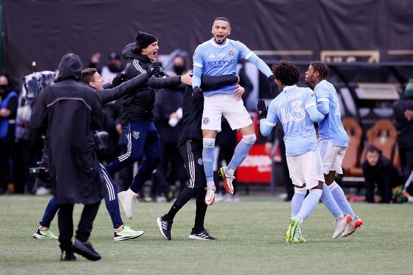 Alexander Callens celebra el título de la MLS. Foto: Getty