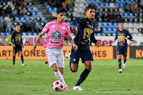 Kevin Álvarez con la playera del Pachuca (Imago 7)