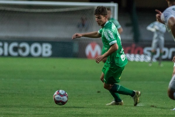 Foto: Robson Mafra/AGIF - Natanael tem contrato no Coritiba até 2025 e foi alvo de consulta do São Paulo