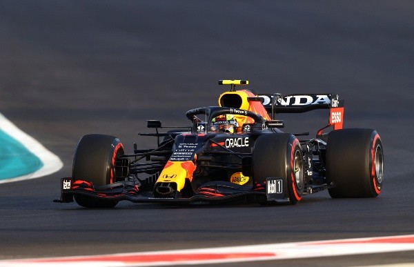 Sergio Pérez en el GP de Abu Dabi de 2021 con Red Bull (Getty Images)