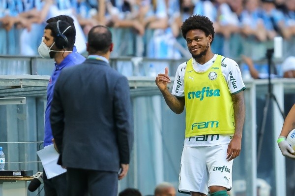Foto: Pedro H. Tesch/AGIF | Luiz Adriano negocia a rescisão contratual com o Palmeiras
