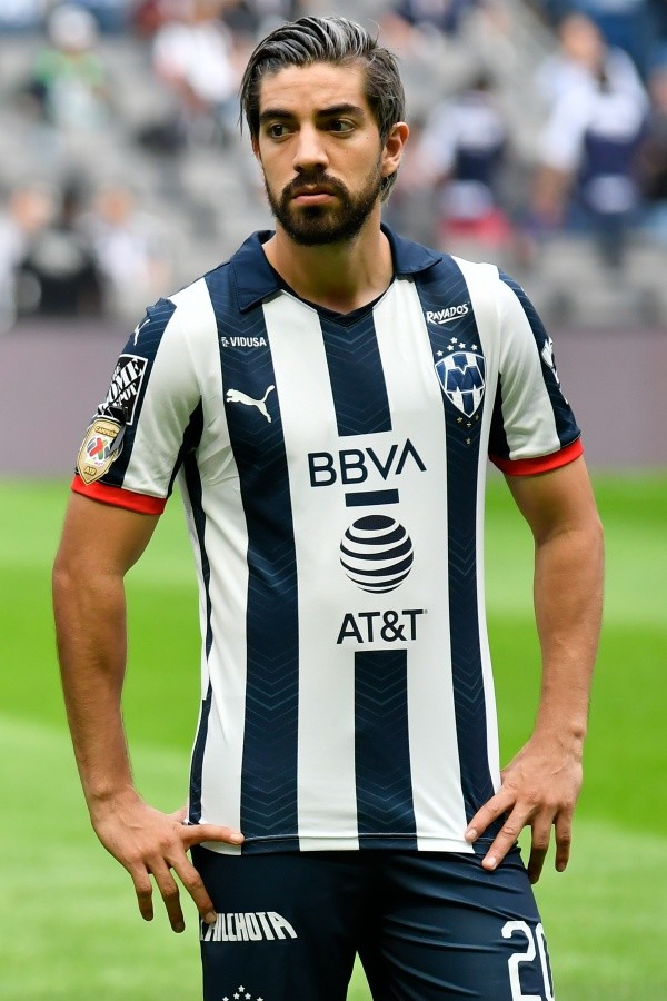 Rodolfo Pizarro con la playera de Monterrey (Imago 7)