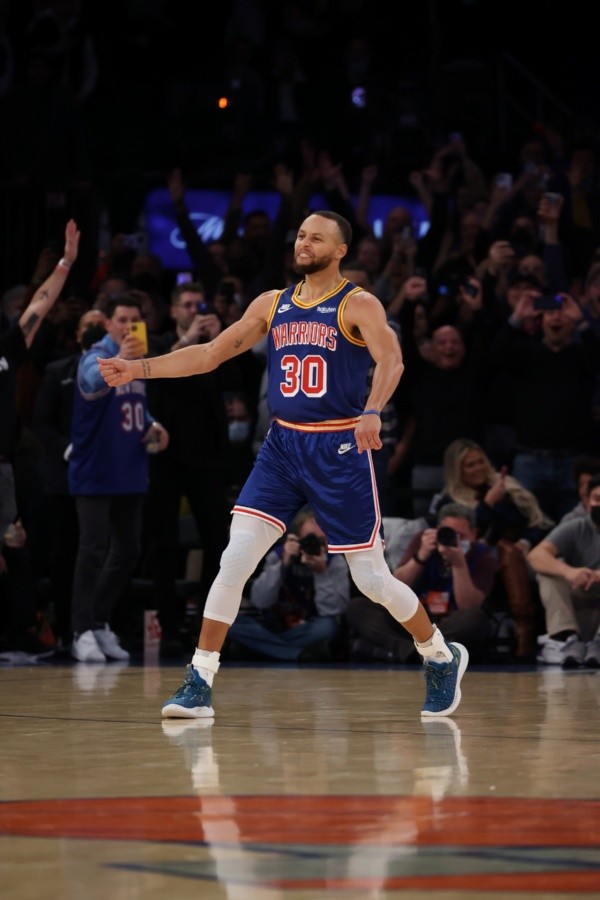 Stephen Curry al batir el récord de triples en la NBA (Getty Images)