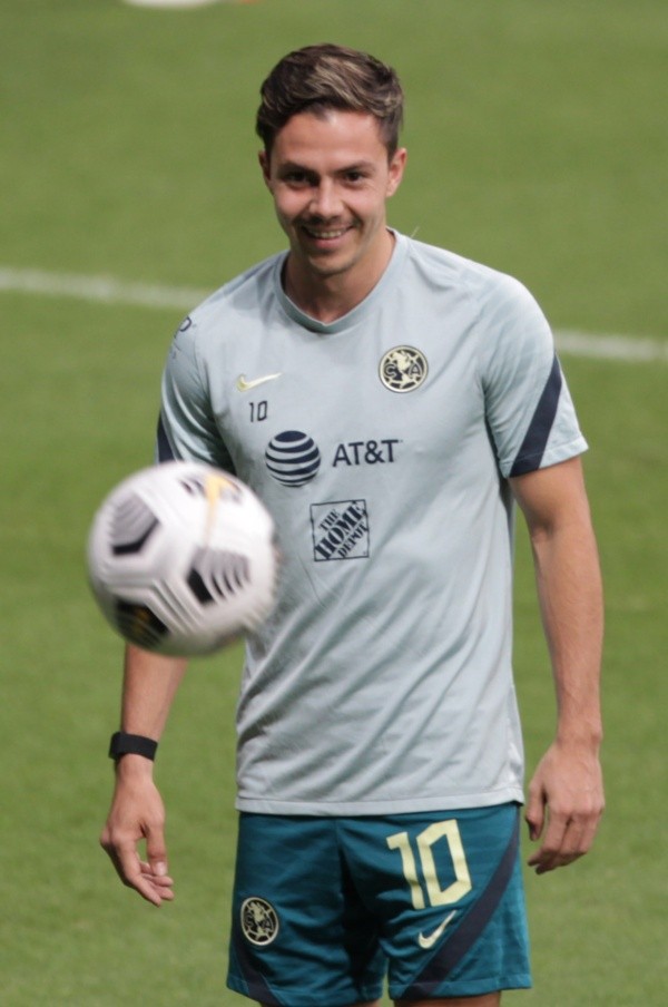 Sebastián Córdova, destrozado por Joserra Fernández (Imago 7)