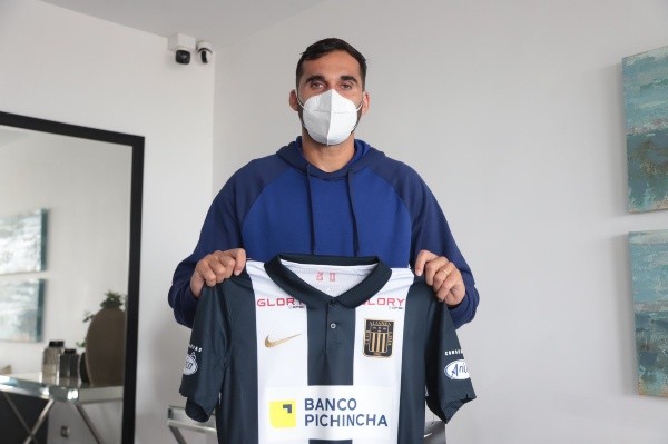 Pablo Míguez con la camiseta de Alianza Lima. Foto: Alianza Lima (Twitter)