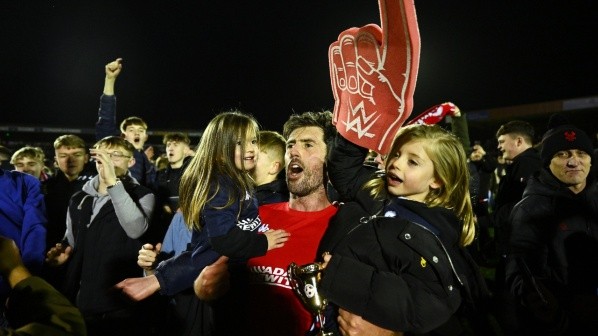 La alegría de hinchas y jugadores de Kidderminster Harriers tras ganarle al Reading por FA Cup