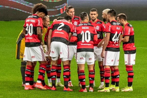 Alvo da torcida do Flamengo após derrota para o Grêmio, Isla