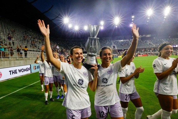 Louisville, las primeras campeonas. (Getty)