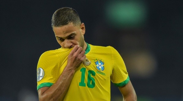 Renan Lodi quer retornar para Seleção Brasileira (Foto: Thiago Ribeiro/AGIF)