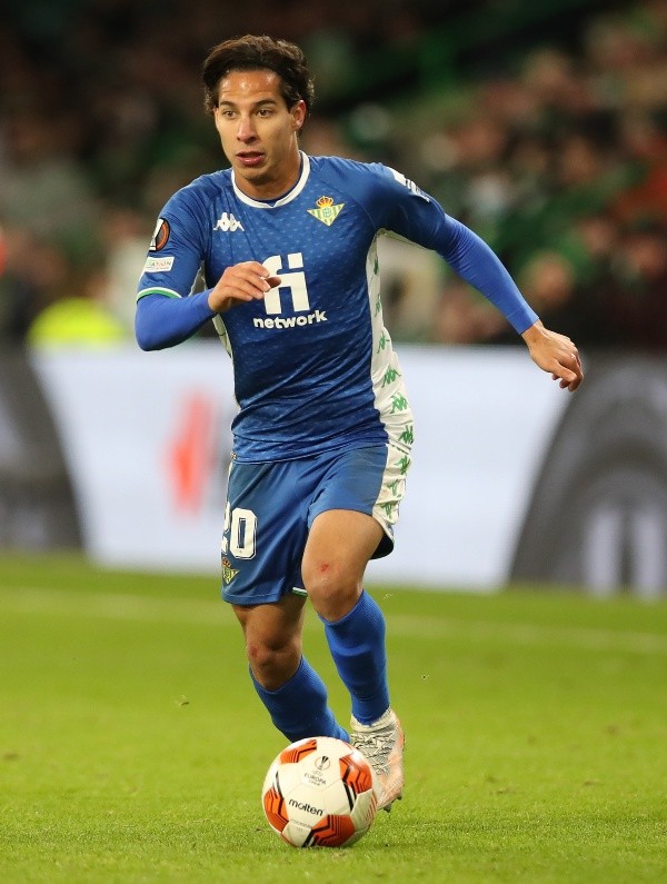 Diego Lainez podría dejar Betis para fichar con Torino (Getty Images)