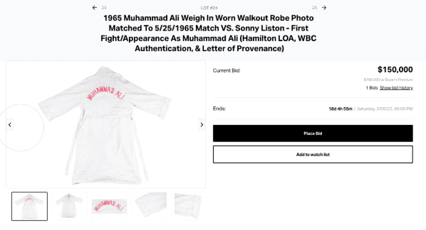 Ali&#039;s robe is to be auctioned off. (Goldin Auctions)