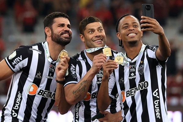 Diego Costa junto a Hulk y Keno en la Copa de Brasil. (Getty)