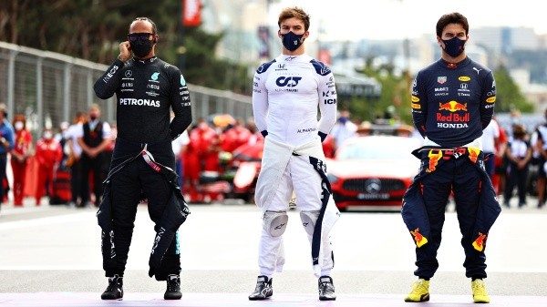 Pierre Gasly (medio) y Sergio Pérez (derecha), enemigos naturales (Getty Images)