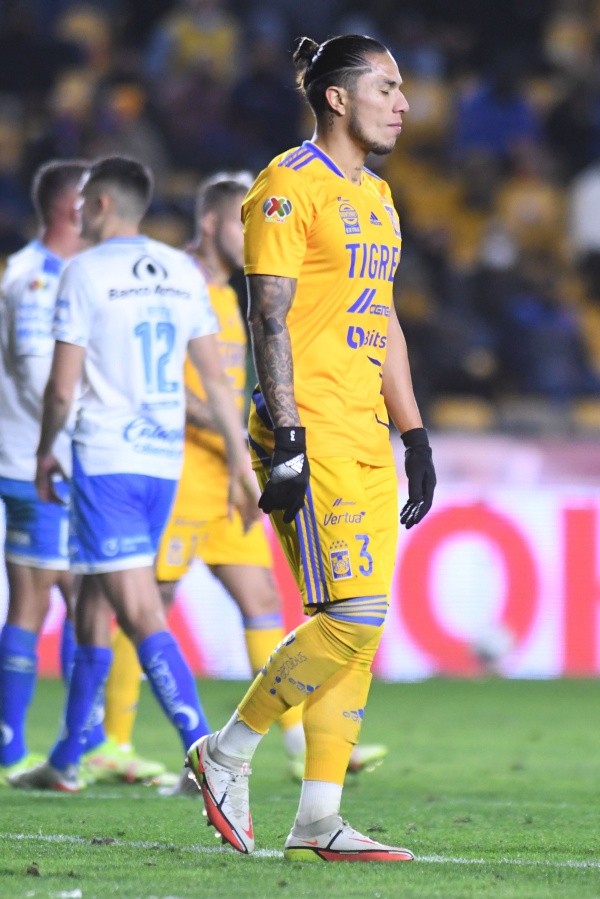 Carlos Salcedo y su agente presionan a Tigres (Imago 7)