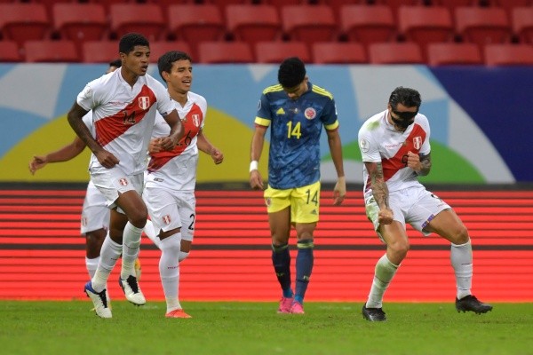 Perú y Colombia durante la Copa América de Brasil. (Foto: Getty Images)