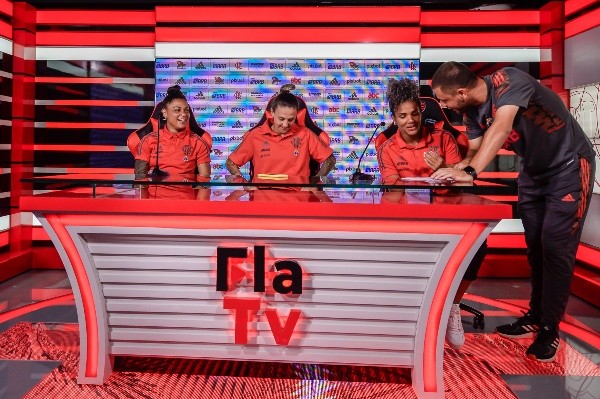 ((Foto: Marcelo Cortes / Flamengo) Flamengo apresenta as novas jogadoras para time feminino