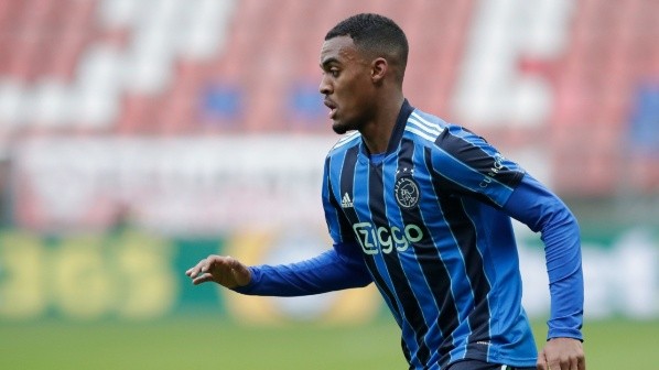 Ryan Gravenberch, mediocampista de Ajax
